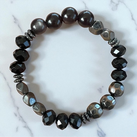 Elegant Black and Grey Beaded Bracelet - Picture 1 of 3